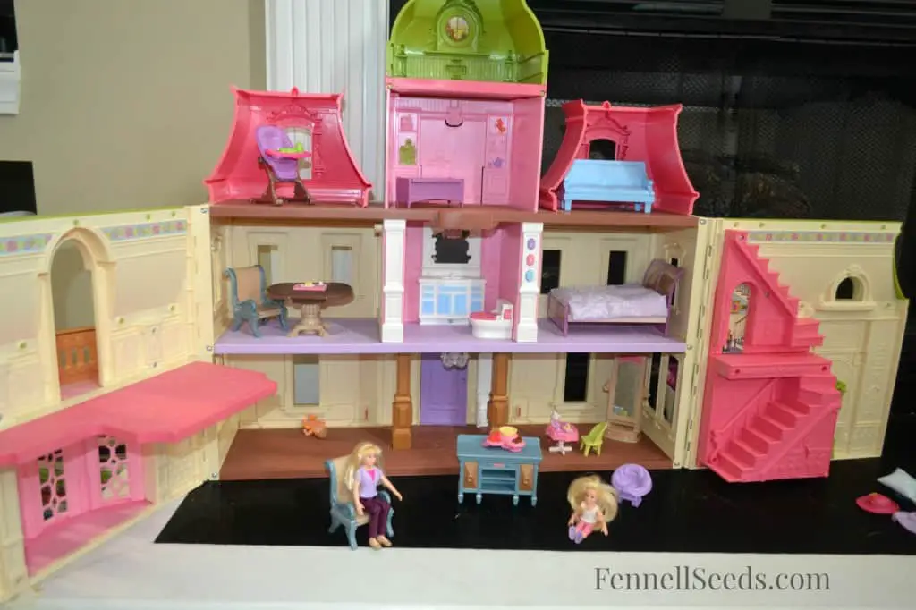 Toy Review - Loving Family Dollhouse