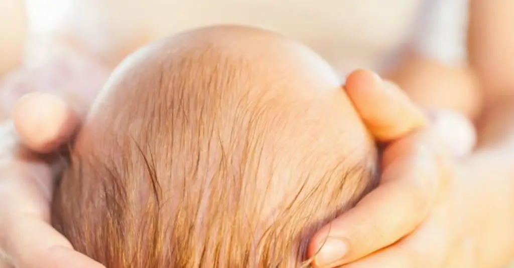 I wanted to keep my baby's head as round as possible and avoid flat head syndrome. I love the tip from the pediatrician, who knew they would turn where the light is? These tips will help keep my baby's head from getting flat.