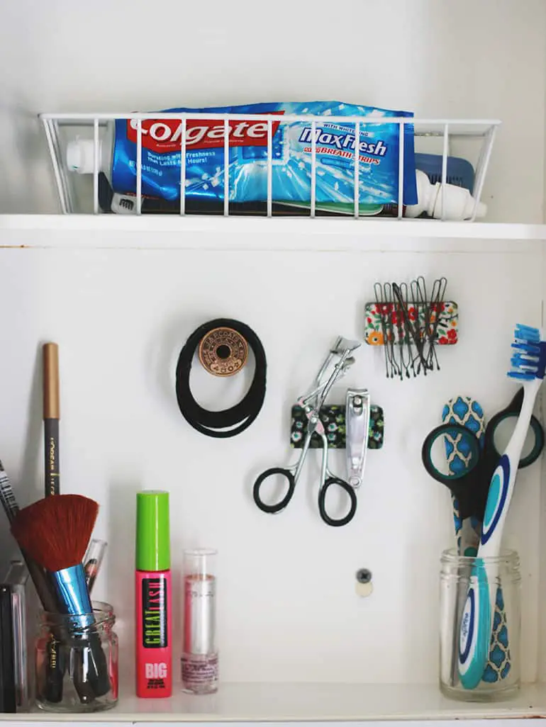 Bathroom Storage Hacks to help make your mornings easier. Organize your medicine cabinet.