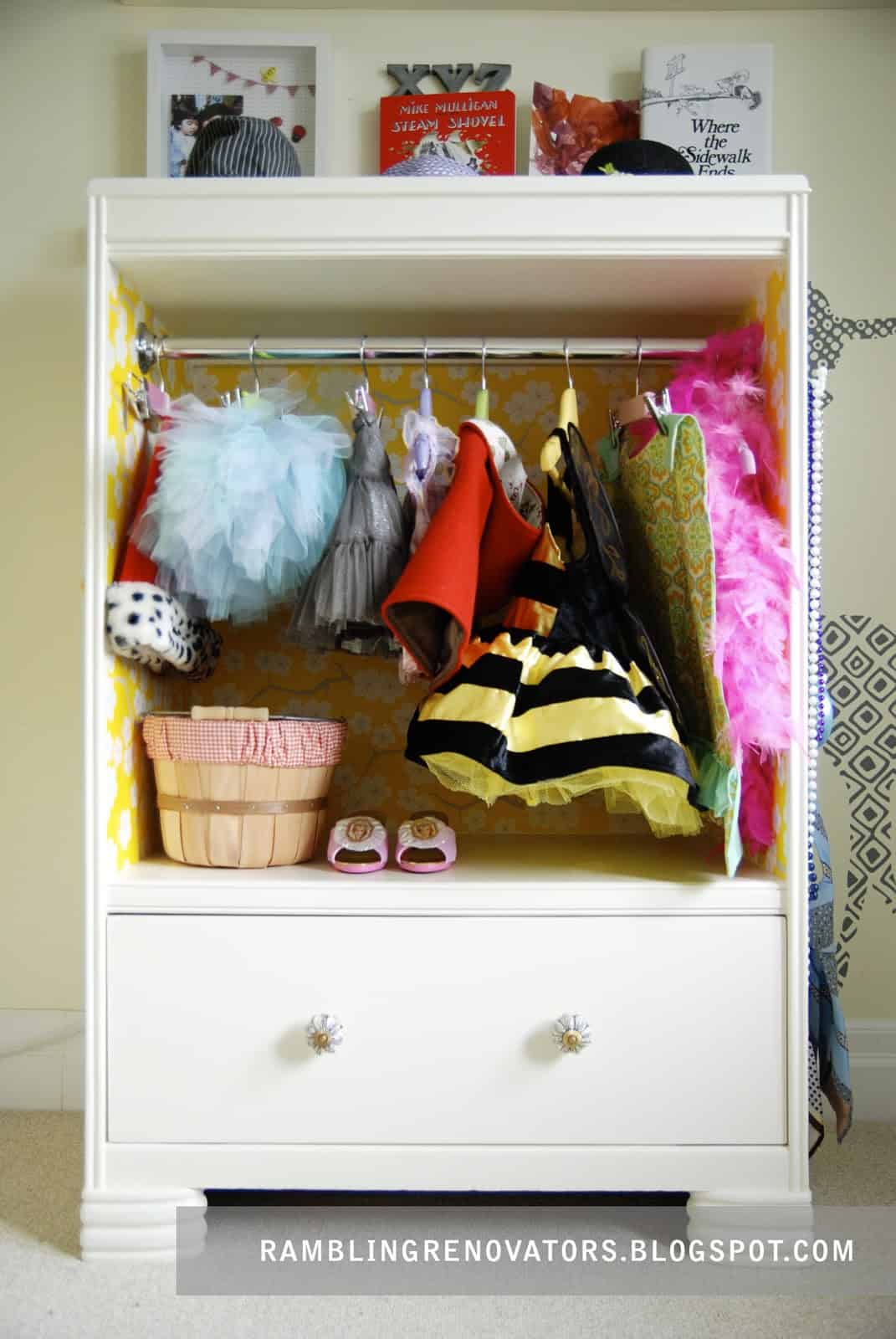 How to organize girl toys. I love all these ideas for DIY toy storage especially for girl toys.