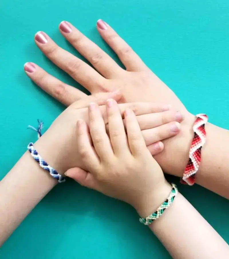 Zig Zag pattern friendship bracelet