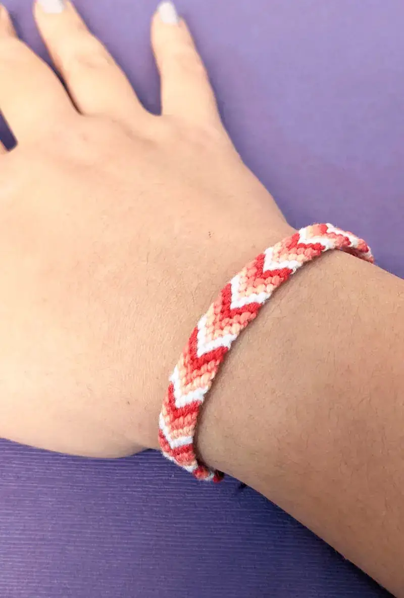 chevron friendship bracelet pattern pink colors